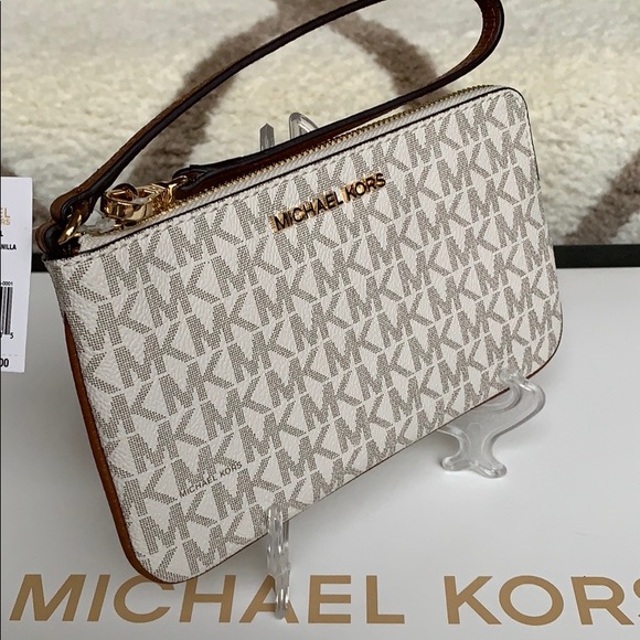 Michael Kors Jet Set Travel Lg Top Zip Wristlet - Picture 2 of 16